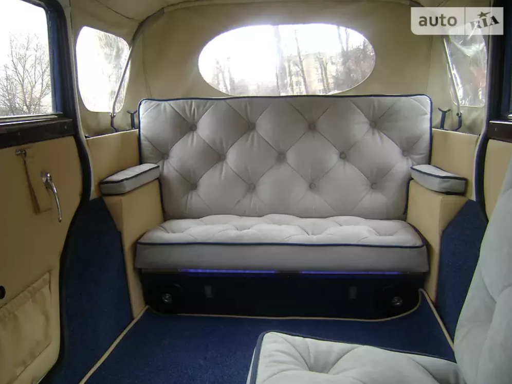 Три найефектніші ретроавто, які продають в Україні: ціни і фото